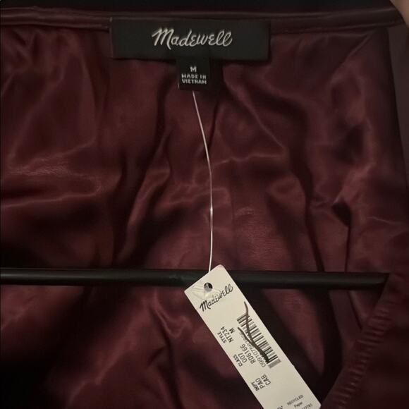 Madewell Burgundy Shirred Puff-Sleeve Top in Satin Size M NT234 - Picture 3 of 3